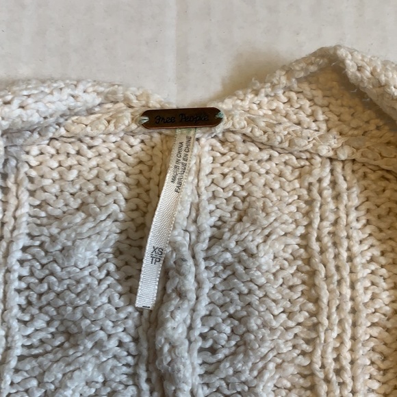 Free People Oversized Cream Sweater - Women’s Size XS - Picture 7 of 7